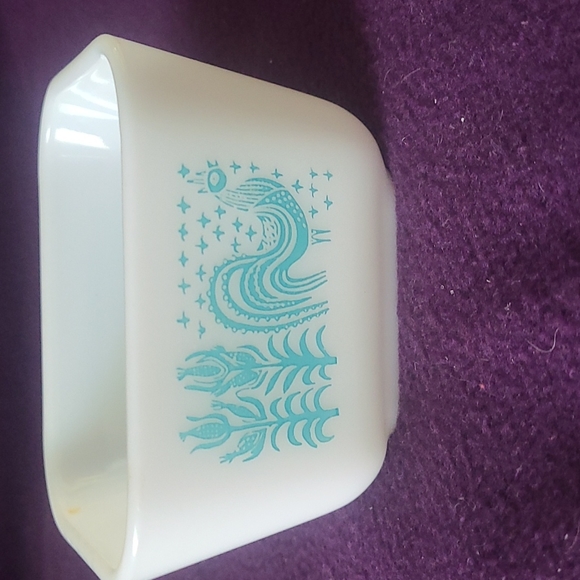 Vintage Pyrex Small Dish - Picture 2 of 3